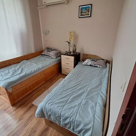 In Chateu 1 Apartment Aheloy